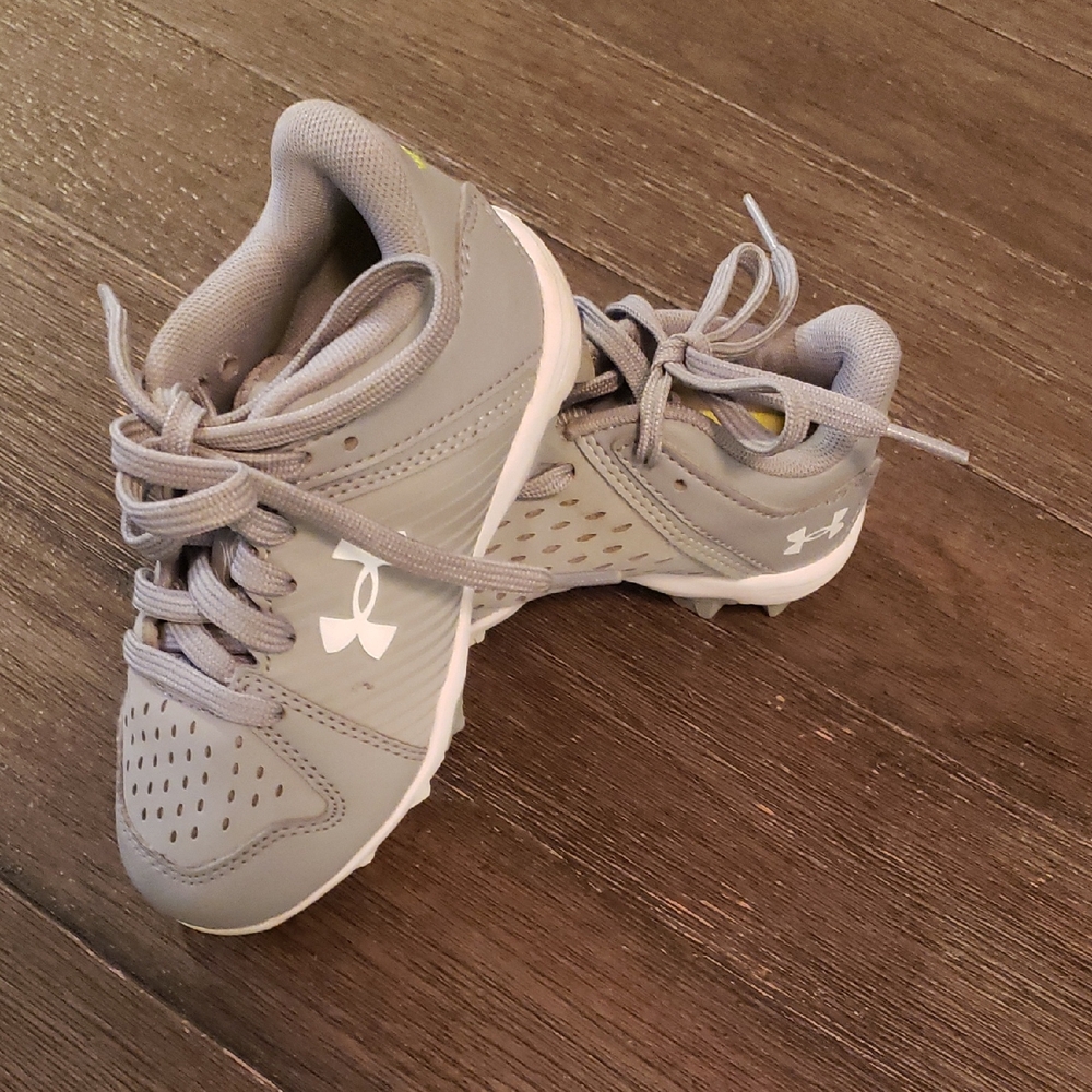 Under Armour 9K Kids Light Gray Baseball Football Shoes Youth